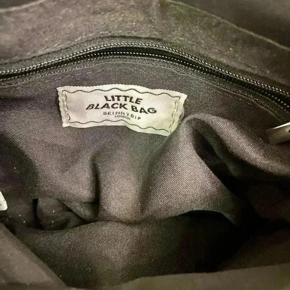 SKINNYDIP LONDON Leo Graffiti Hearts Mini Top Handle - Picture 11 of 11